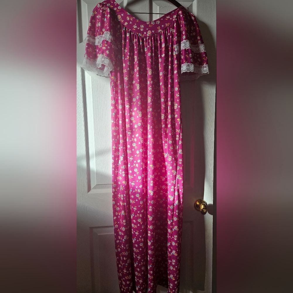 Pink Floral Off-Shoulder nightgown